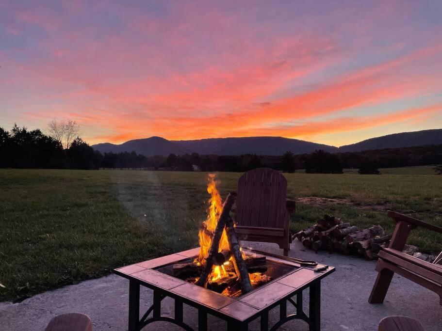 Holly Tree Retreat Located In Beautiful Luray, Va. Villa Exterior photo